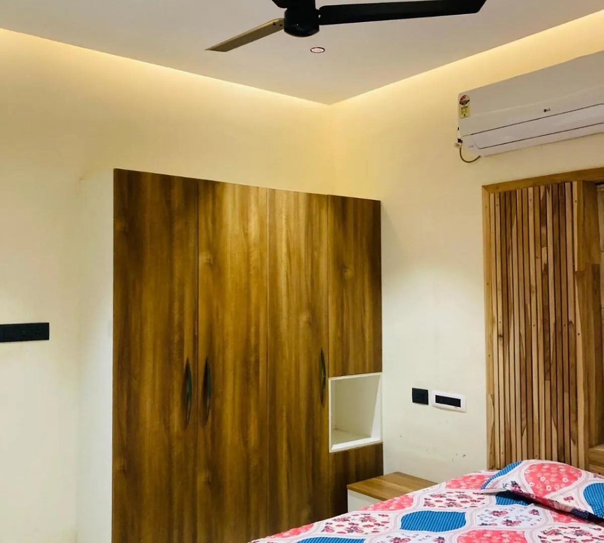 Apartment Line Villas Service Kodungallur